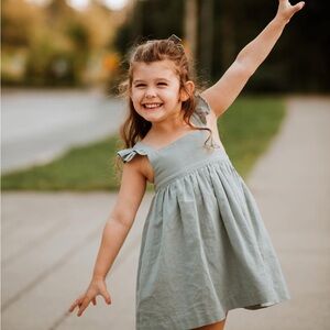 Lilly & Dre blue linen flutter poppy dress. 18/24